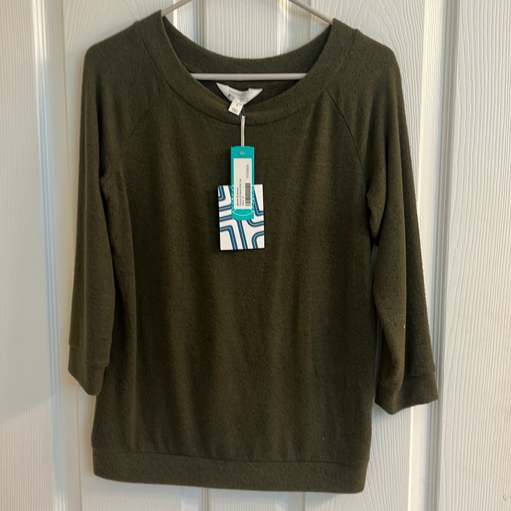 3/4 sleeve super soft sweater.